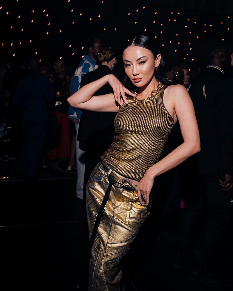 Идеальная юбка-карандаш 2026 в образах на любой случай