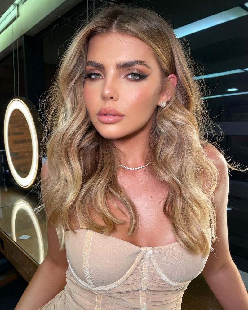 Прически на Новый 2027 год: топовые идеи новогодней прически