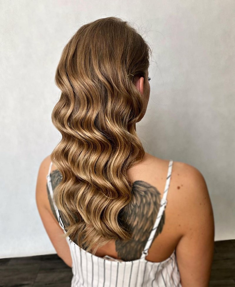 Прически на Новый 2027 год: топовые идеи новогодней прически