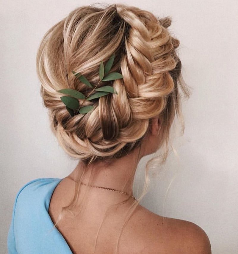 Прически на Новый 2027 год: топовые идеи новогодней прически