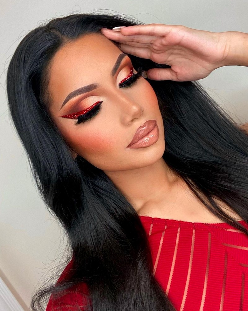 Макияж на Новый год 2027: фото-идеи и новинки