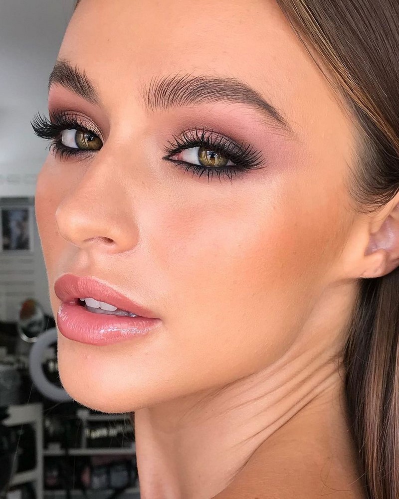 Макияж на Новый год 2027: фото-идеи и новинки