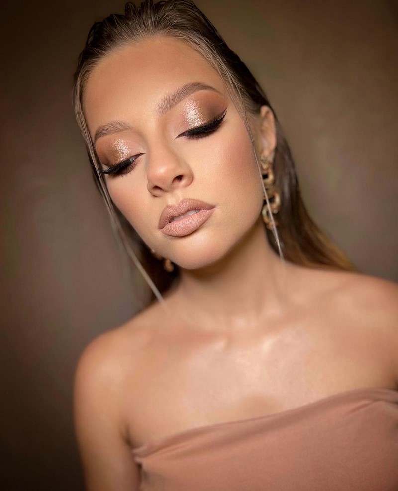 Макияж на Новый год 2027: фото-идеи и новинки