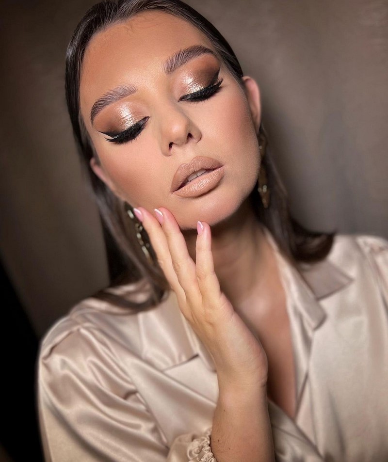 Макияж на Новый год 2027: фото-идеи и новинки