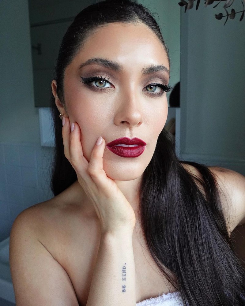 Макияж на Новый год 2027: фото-идеи и новинки