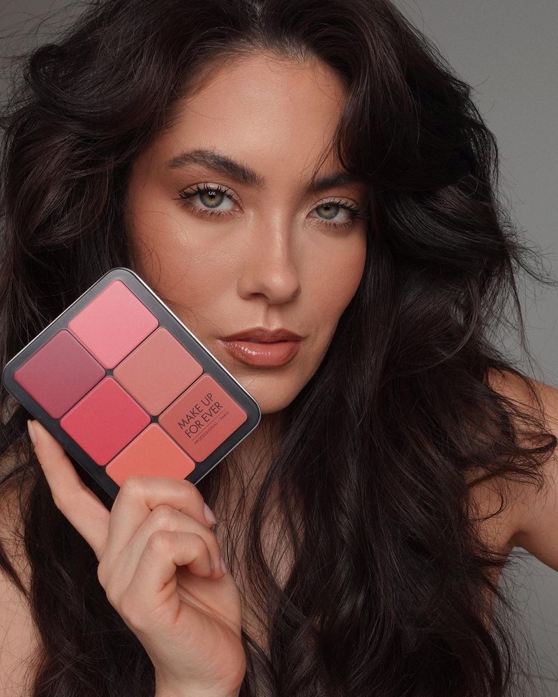 Макияж на Новый год 2027: фото-идеи и новинки