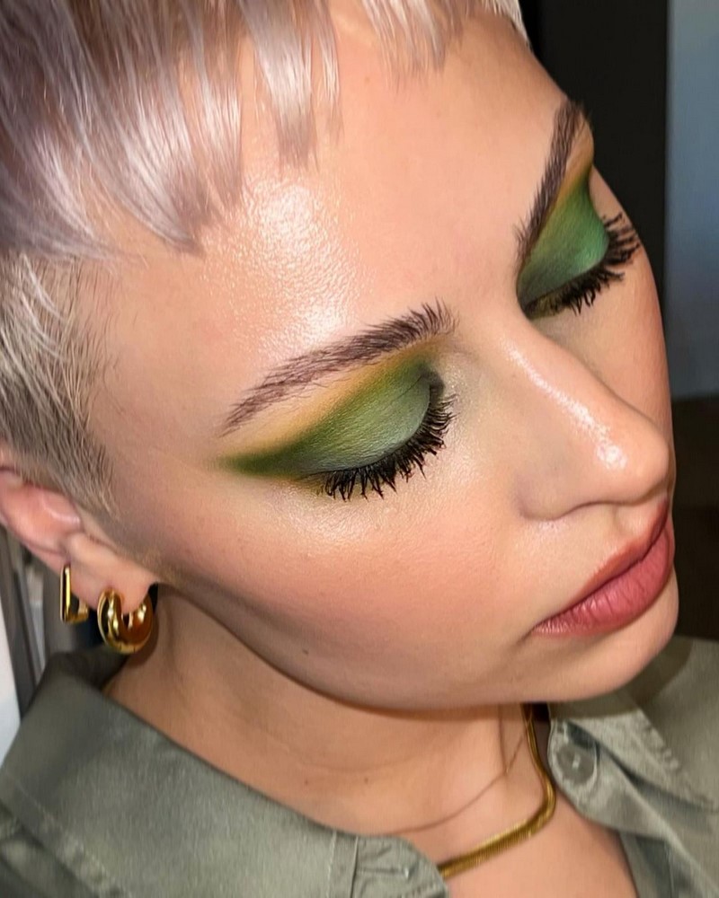 Макияж на Новый год 2027: фото-идеи и новинки