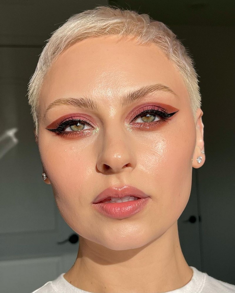 Макияж на Новый год 2027: фото-идеи и новинки