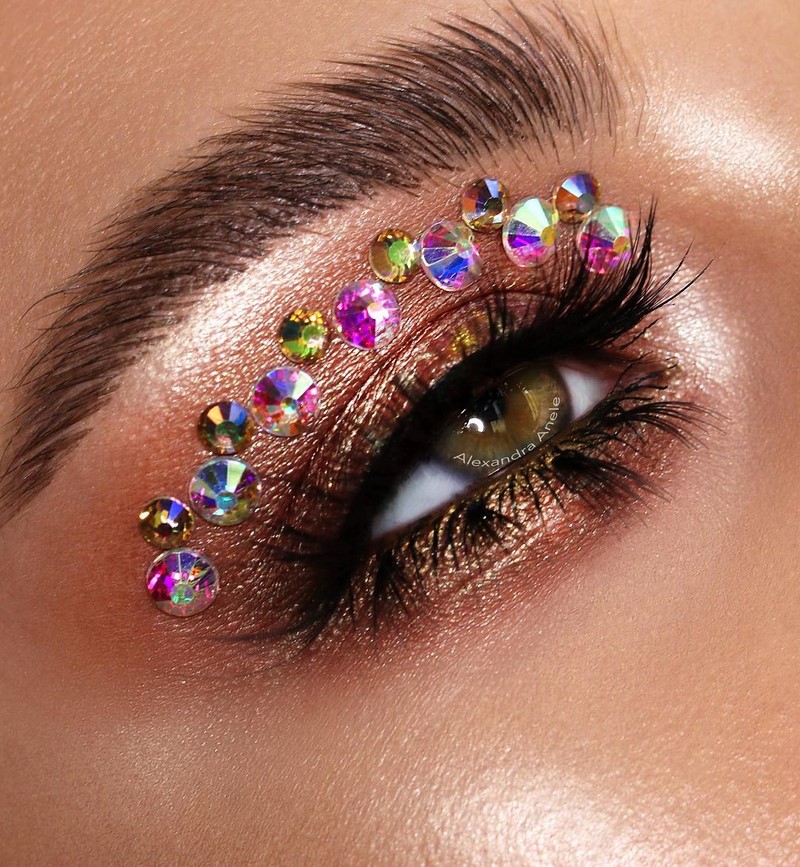 Макияж на Новый год 2027: фото-идеи и новинки