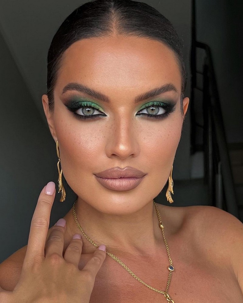 Макияж на Новый год 2027: фото-идеи и новинки