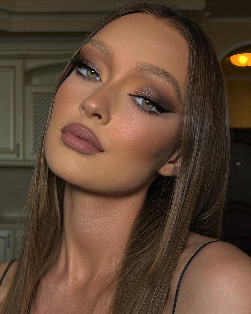 Макияж на Новый год 2027: фото-идеи и новинки