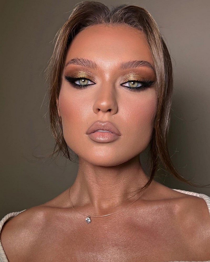 Макияж на Новый год 2027: фото-идеи и новинки