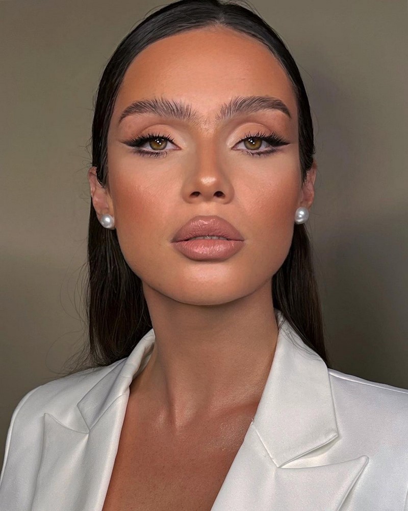 Макияж на Новый год 2027: фото-идеи и новинки