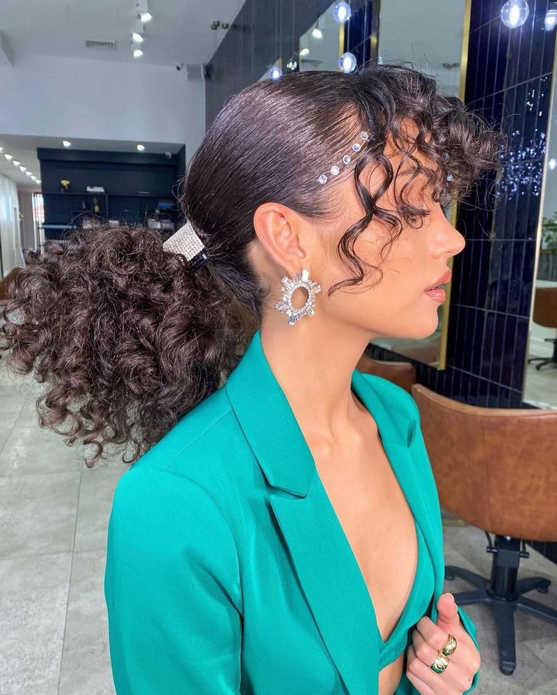 Прически на Новый 2027 год: топовые идеи новогодней прически