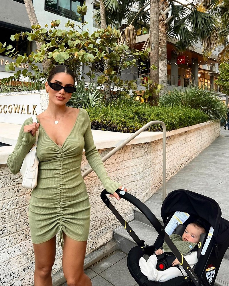 Изумительные платья весна-лето 2026: модные тренды и тенденции