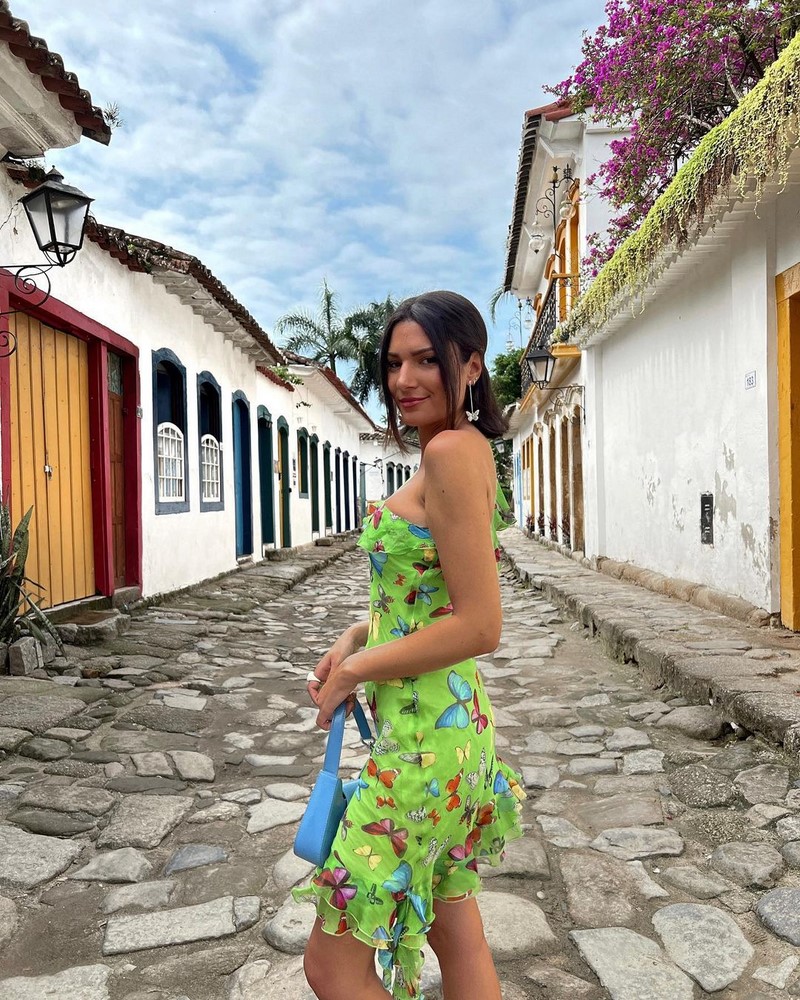 Изумительные платья весна-лето 2026: модные тренды и тенденции