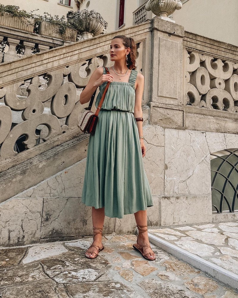 Изумительные платья весна-лето 2026: модные тренды и тенденции