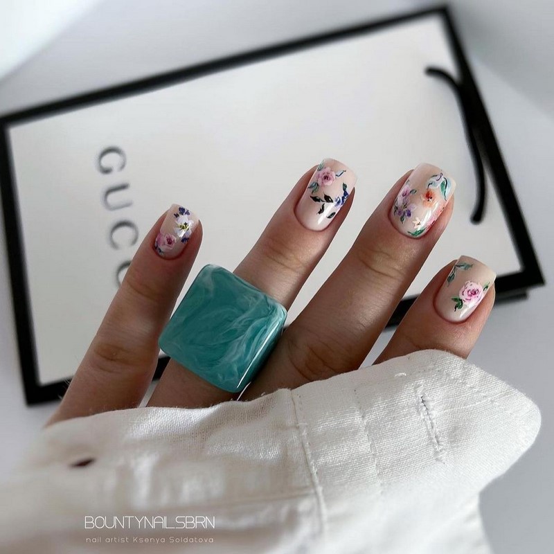 Красивый маникюр на лето 2026: фото, идеи летнего маникюра