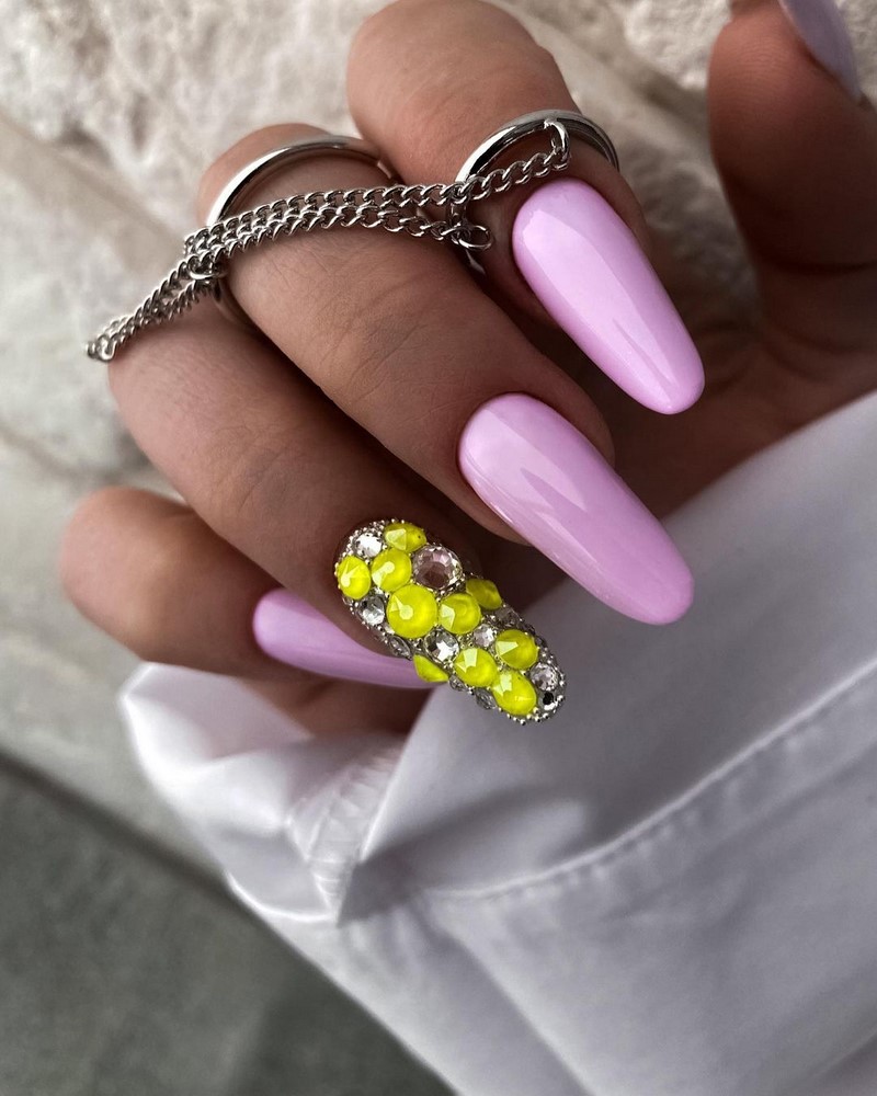 Красивый маникюр на лето 2026: фото, идеи летнего маникюра