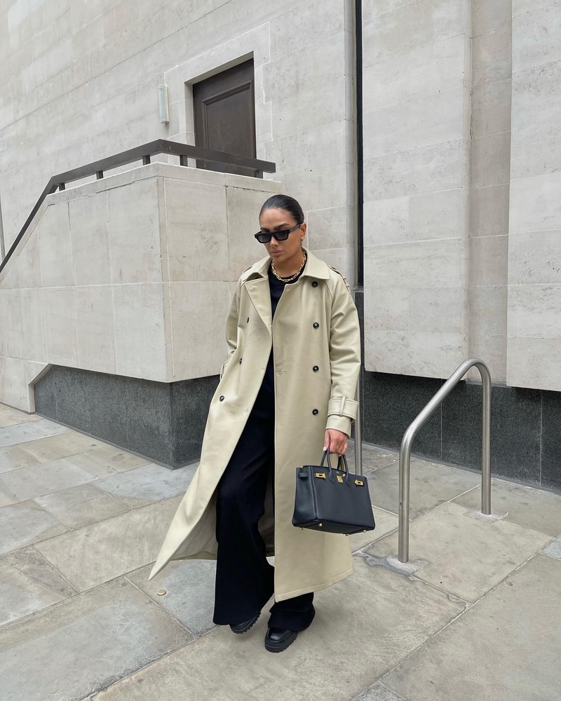 Стильные плащи и тренчи 2026: модные модели на фото