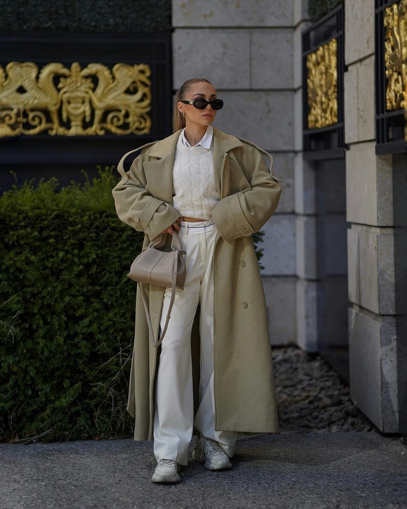 Стильные плащи и тренчи 2026: модные модели на фото