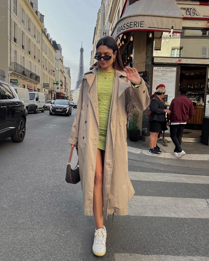 Стильные плащи и тренчи 2026: модные модели на фото