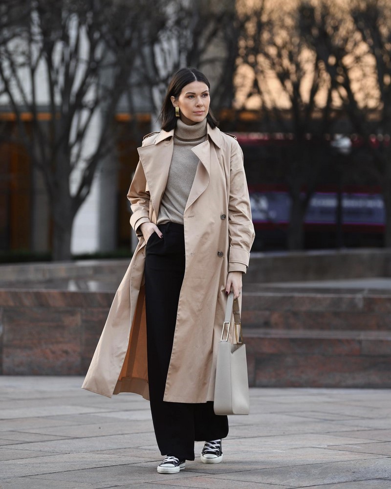 Стильные плащи и тренчи 2026: модные модели на фото
