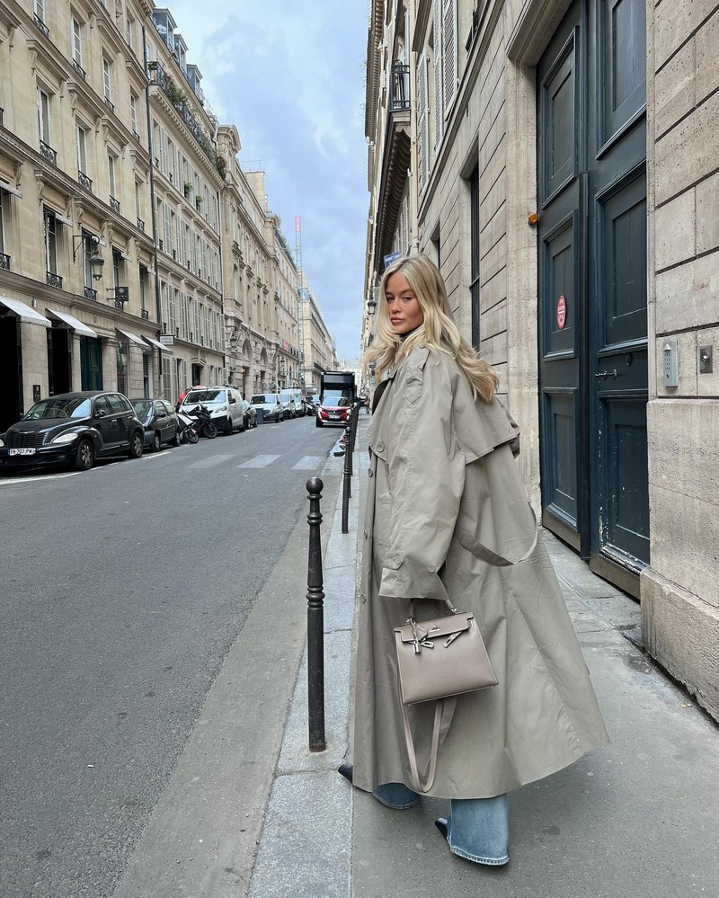 Стильные плащи и тренчи 2026: модные модели на фото