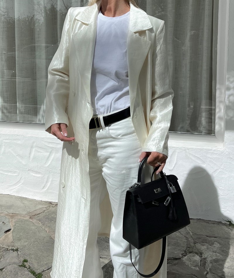 Стильные плащи и тренчи 2026: модные модели на фото