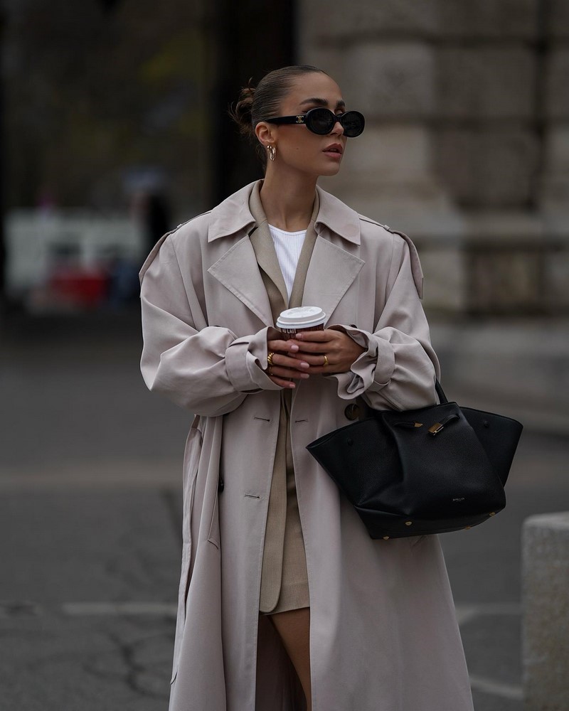 Стильные плащи и тренчи 2026: модные модели на фото