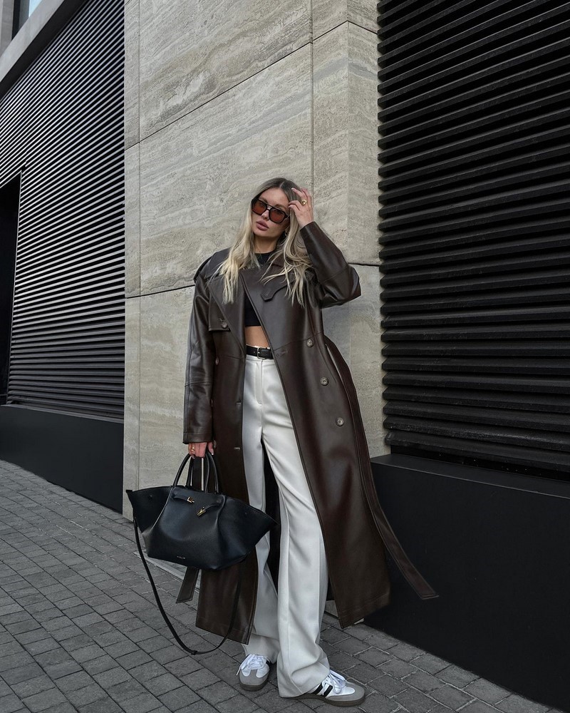 Стильные плащи и тренчи 2026: модные модели на фото