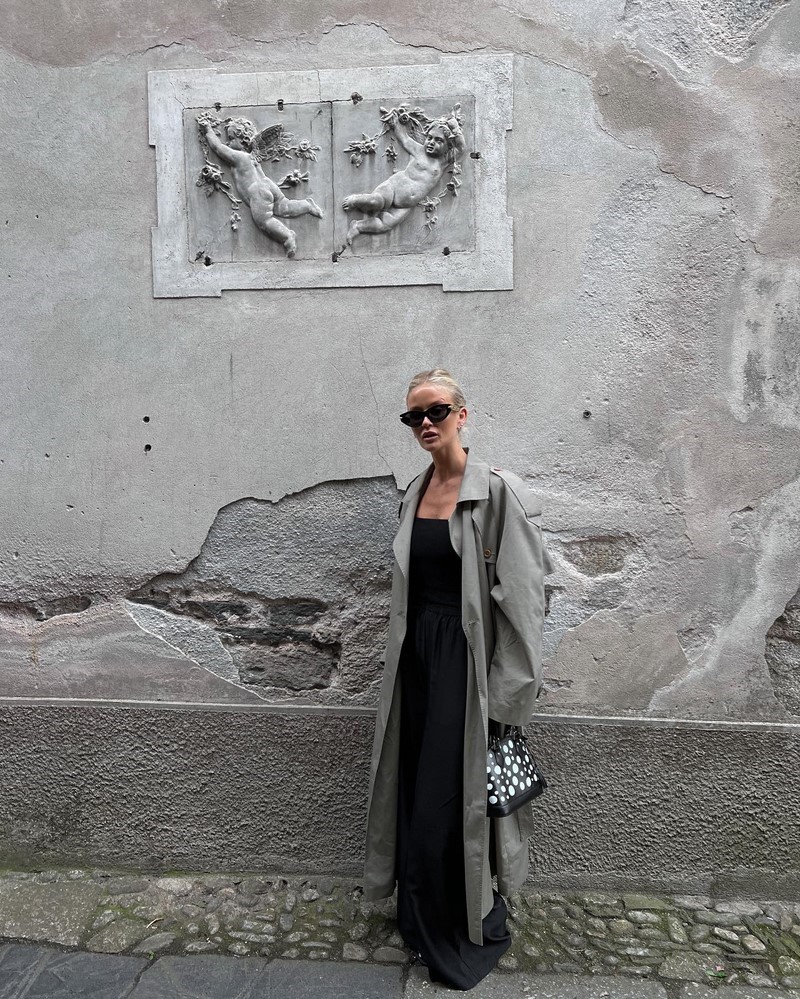 Стильные плащи и тренчи 2026: модные модели на фото