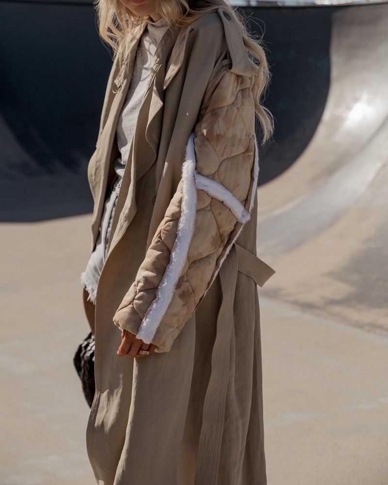 Стильные плащи и тренчи 2026: модные модели на фото