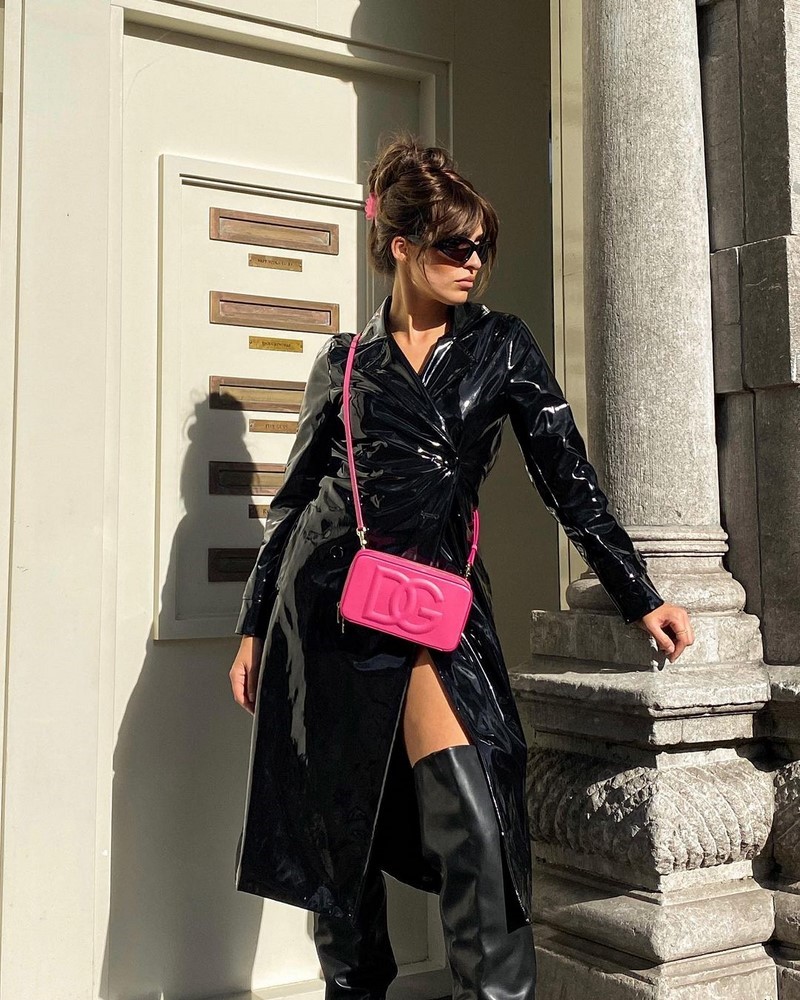 Стильные плащи и тренчи 2026: модные модели на фото