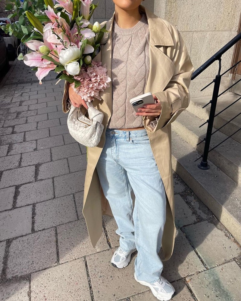 Стильные плащи и тренчи 2026: модные модели на фото