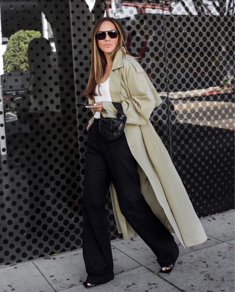 Стильные плащи и тренчи 2026: модные модели на фото