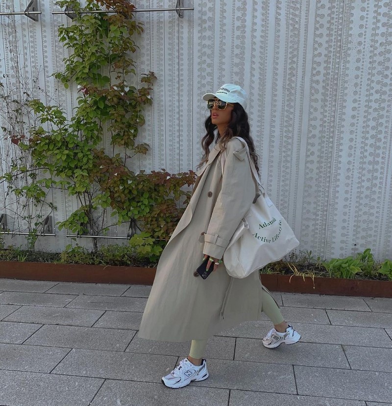 Стильные плащи и тренчи 2026: модные модели на фото