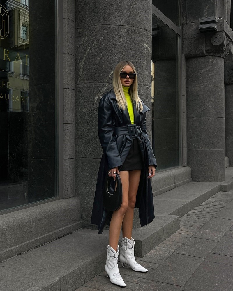 Стильные плащи и тренчи 2026: модные модели на фото