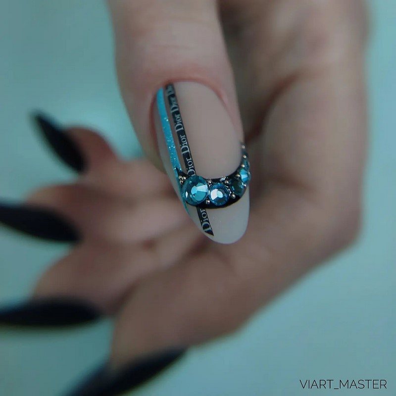 Френч-маникюр осень-зима 2026-2027 — новинки, фото