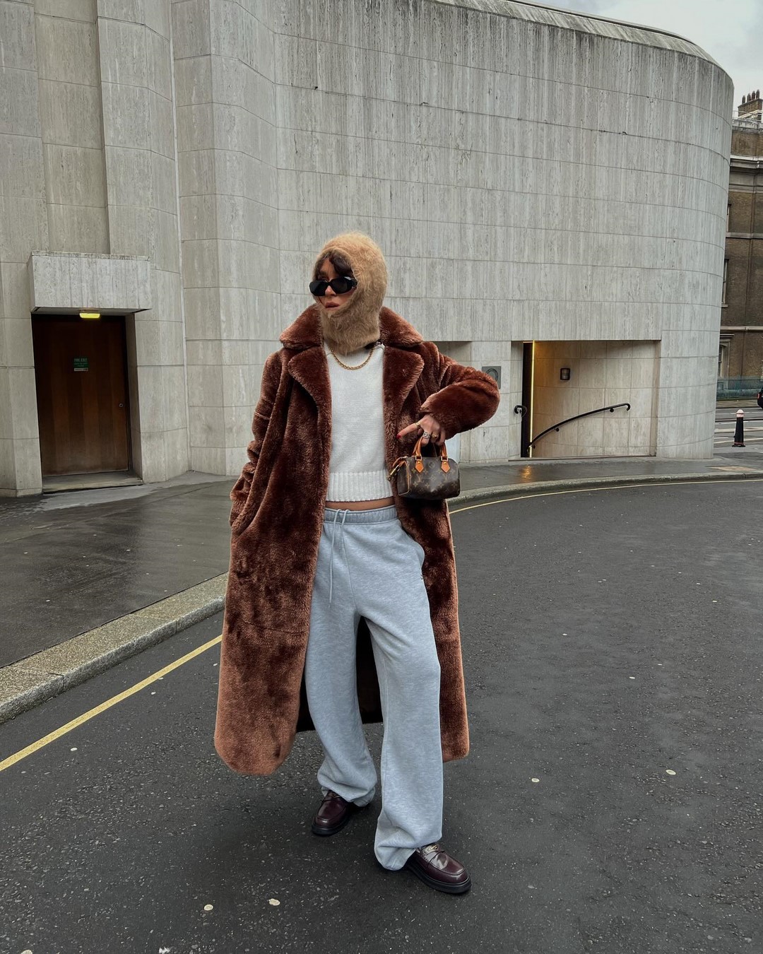 Новинки одежды осень-зима 2026-2027: список трендов и тенденций на фото