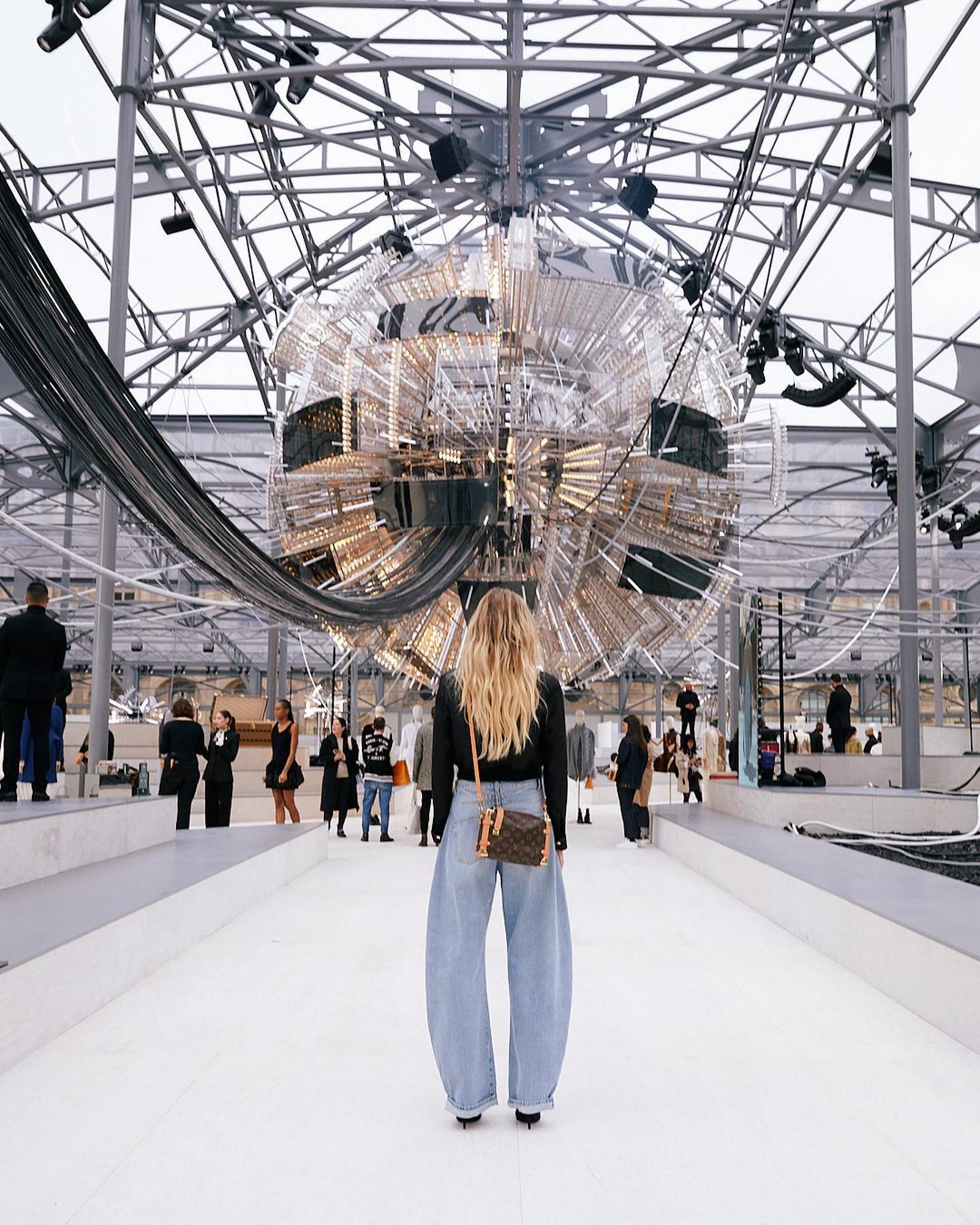 Новинки одежды осень-зима 2026-2027: список трендов и тенденций на фото