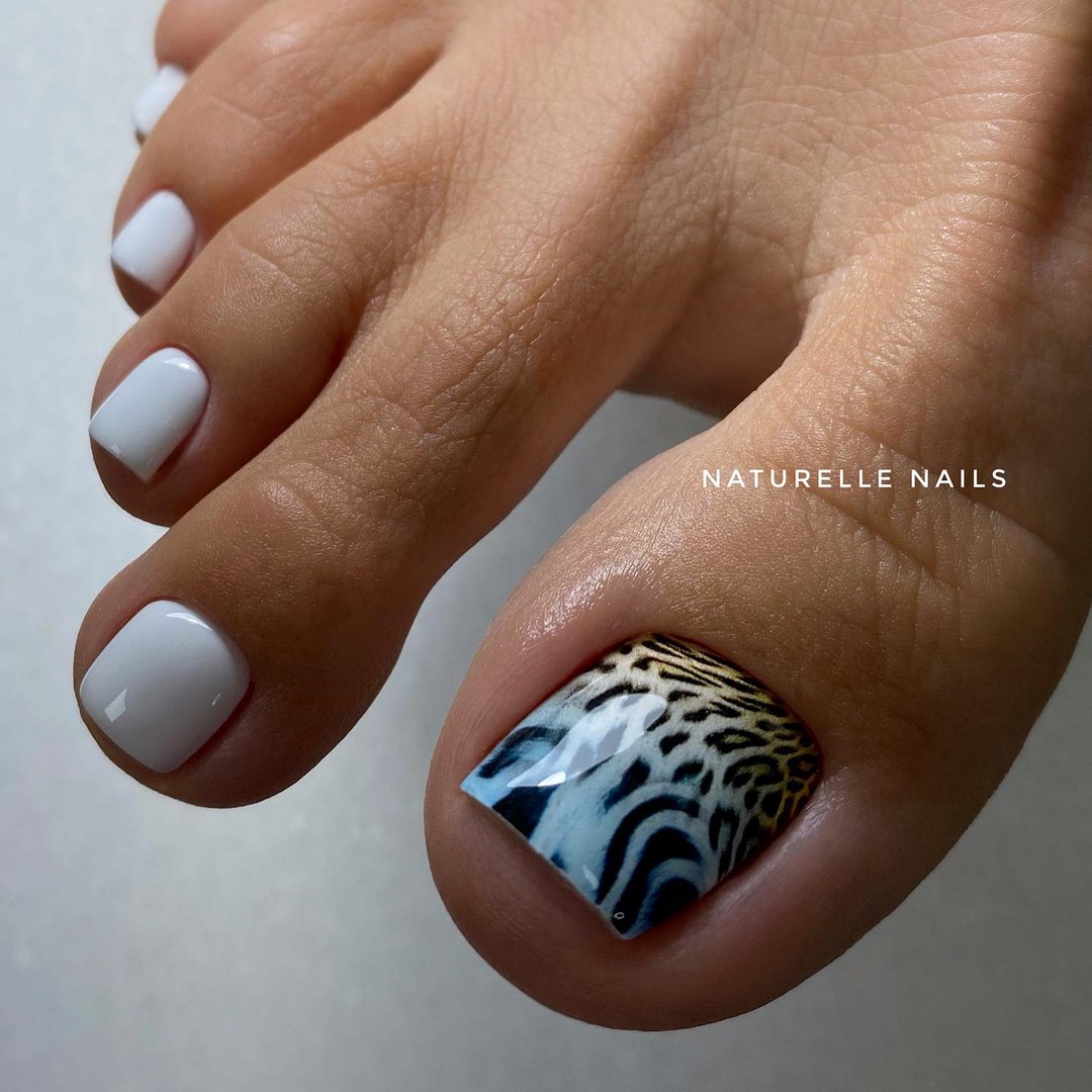 Летний педикюр 2026 — модные тренды дизайна с фото