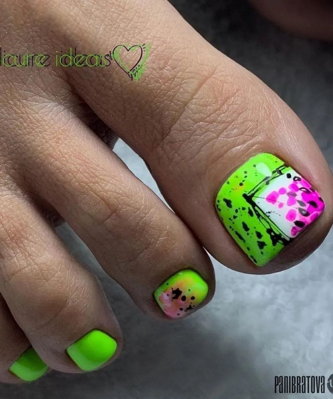 Летний педикюр 2026 — модные тренды дизайна с фото