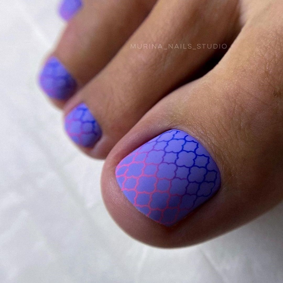 Летний педикюр 2026 — модные тренды дизайна с фото