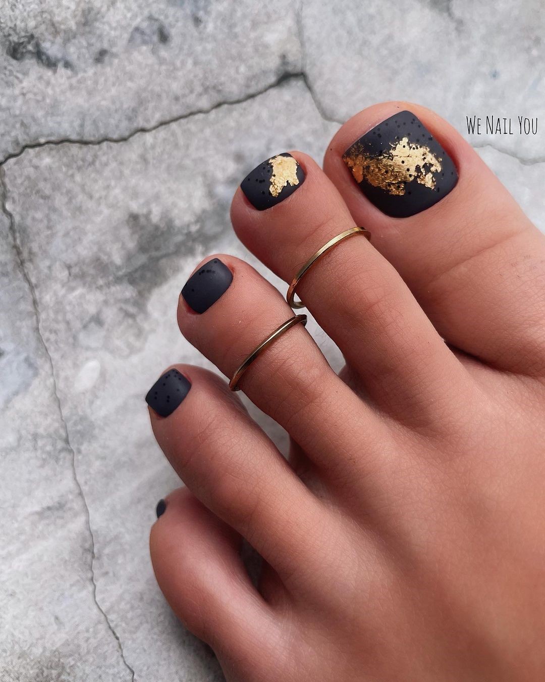 Летний педикюр 2026 — модные тренды дизайна с фото