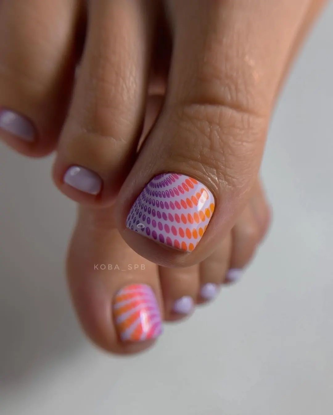 Летний педикюр 2026 — модные тренды дизайна с фото