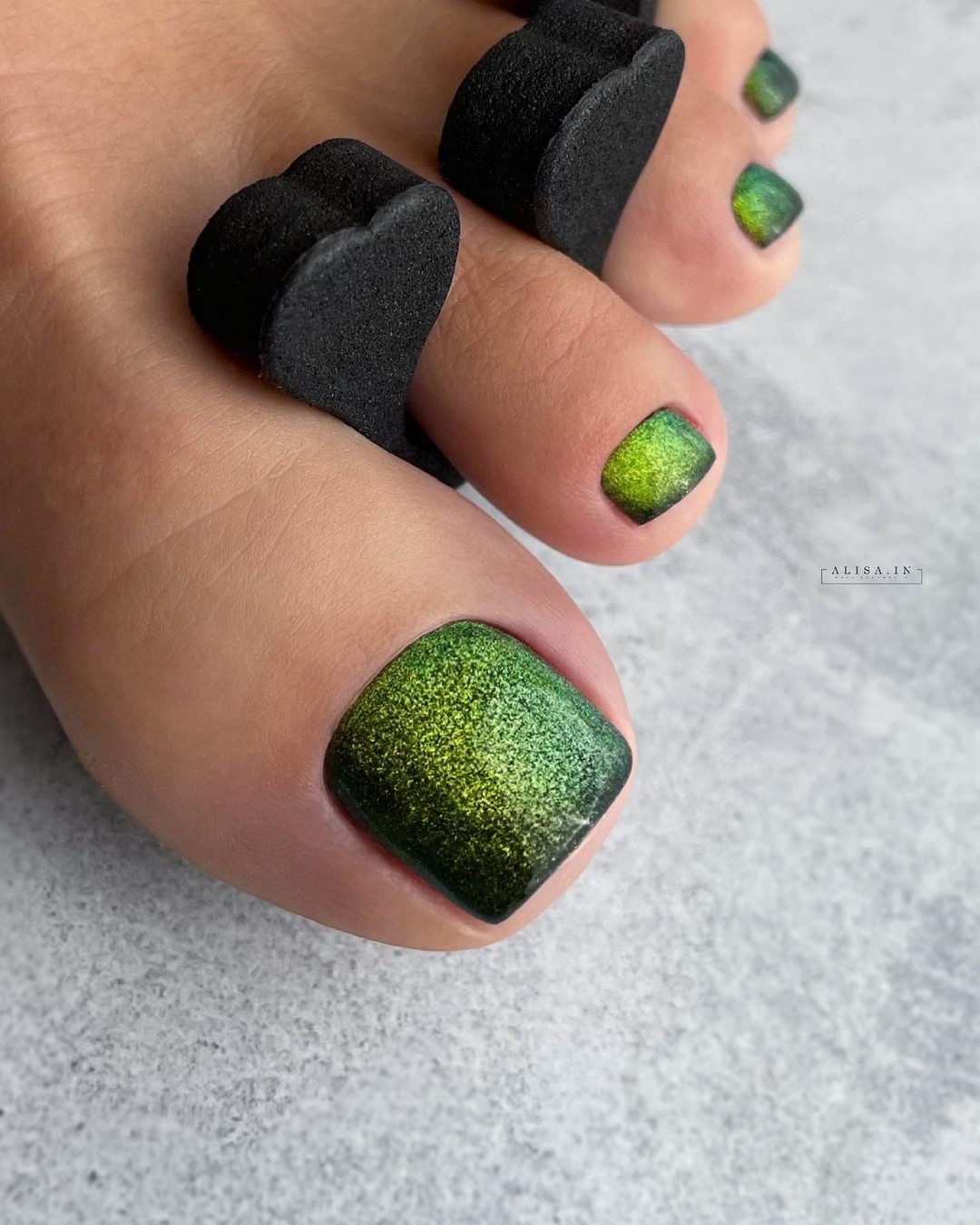 Летний педикюр 2026 — модные тренды дизайна с фото