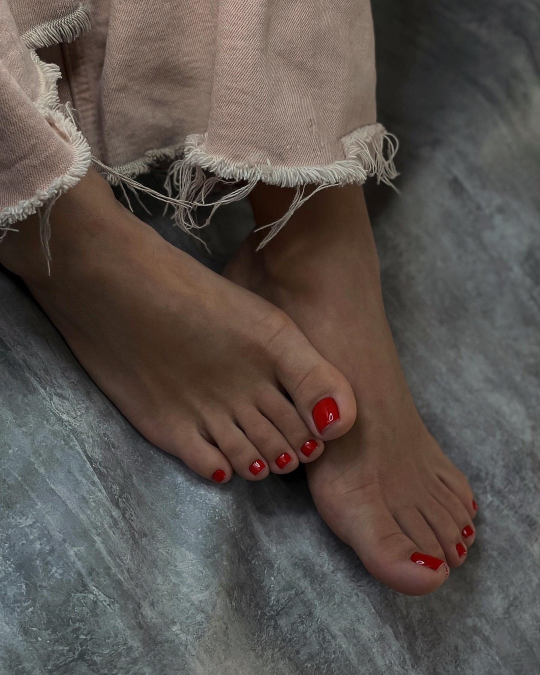 Летний педикюр 2026 — модные тренды дизайна с фото