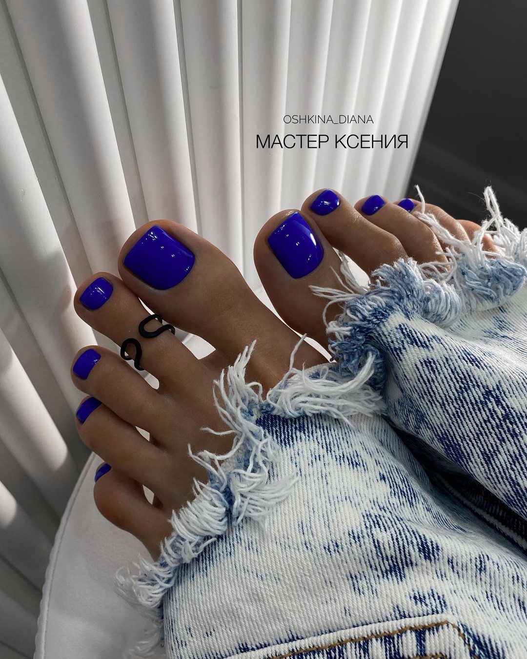 Летний педикюр 2026 — модные тренды дизайна с фото