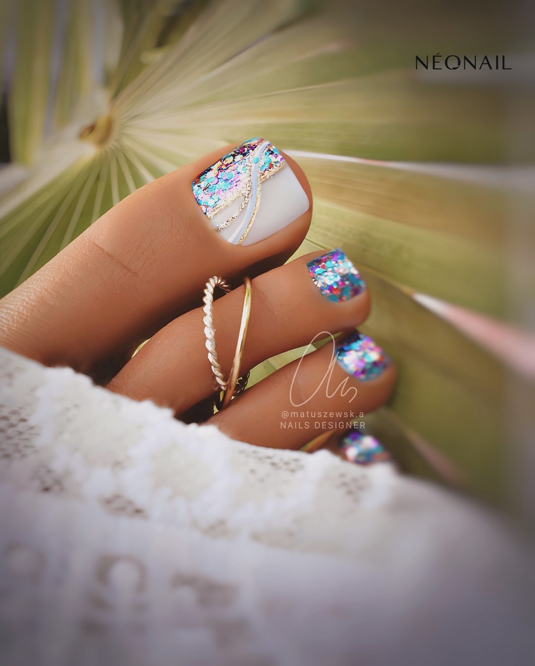 Летний педикюр 2026 — модные тренды дизайна с фото